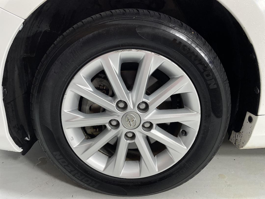 Photo '10' of Toyota Camry