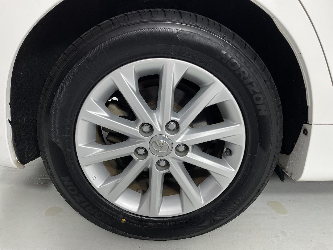 Photo '12' of Toyota Camry