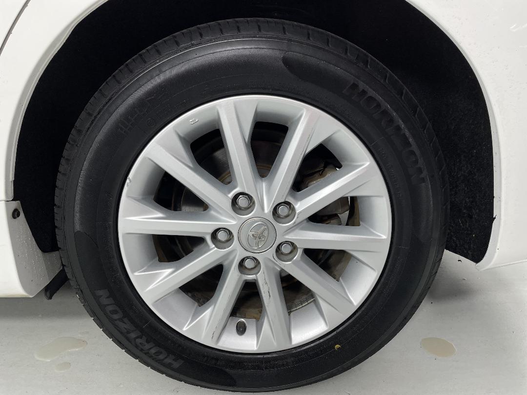 Photo '11' of Toyota Camry