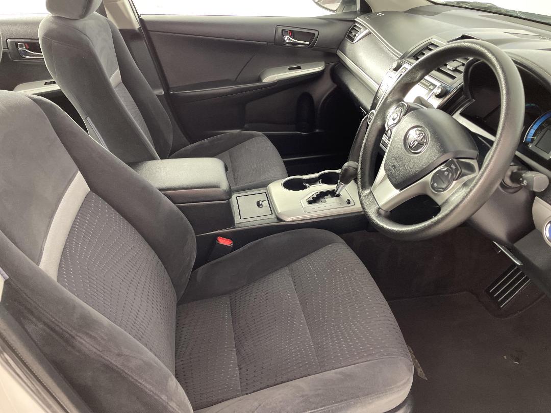 Photo '16' of Toyota Camry