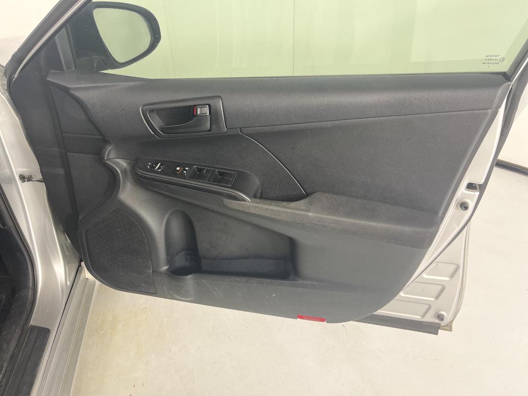 Photo '15' of Toyota Camry