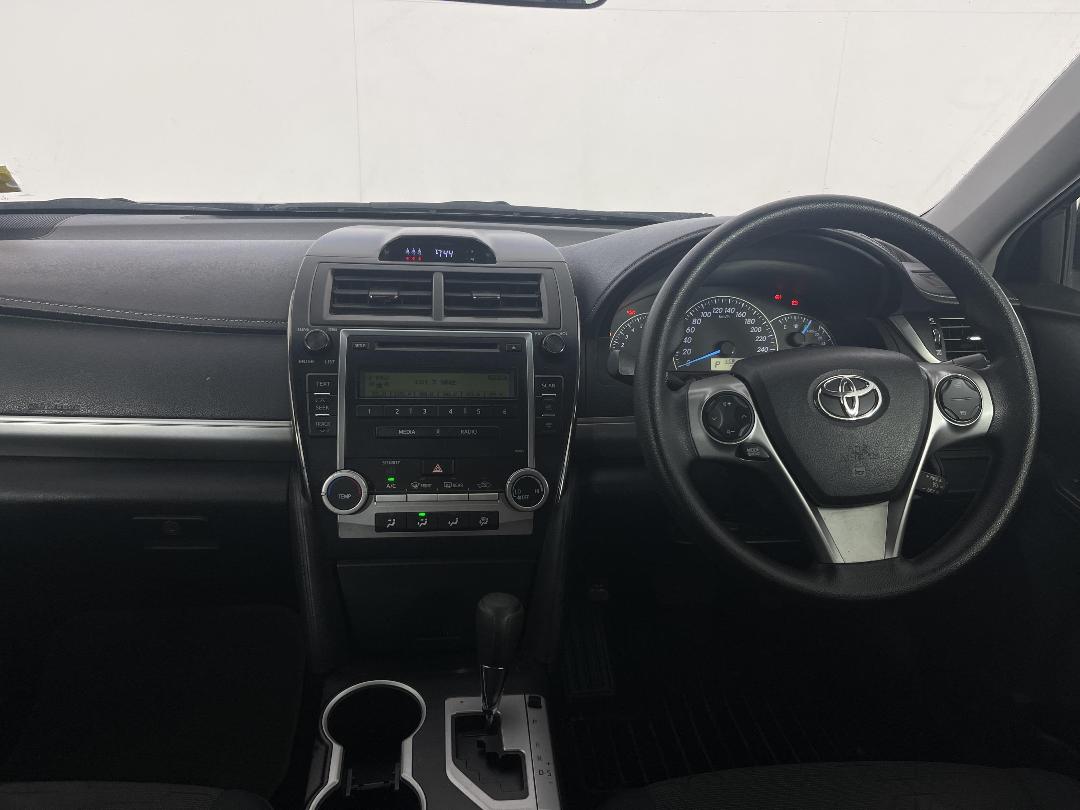 Photo '17' of Toyota Camry