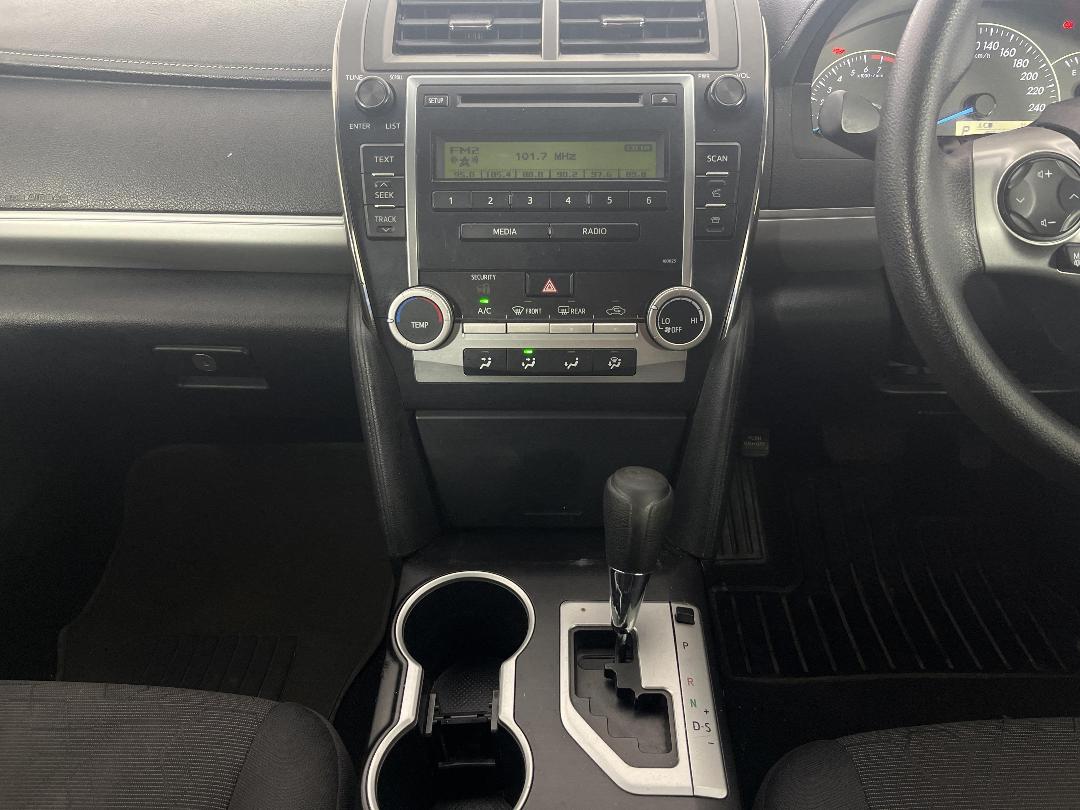 Photo '18' of Toyota Camry