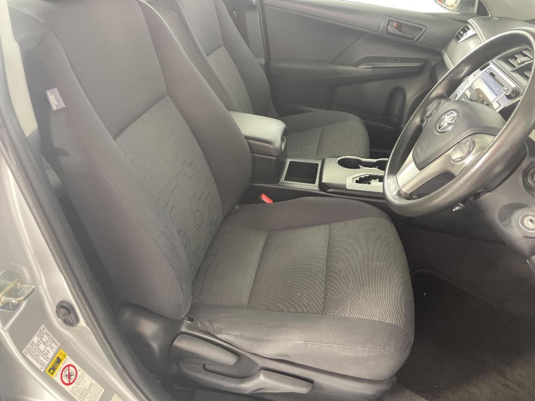 Photo '16' of Toyota Camry