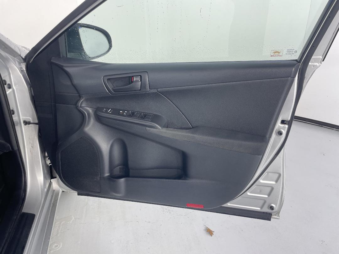 Photo '15' of Toyota Camry