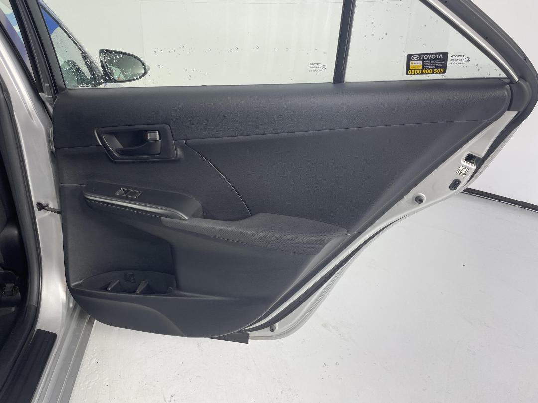 Photo '19' of Toyota Camry