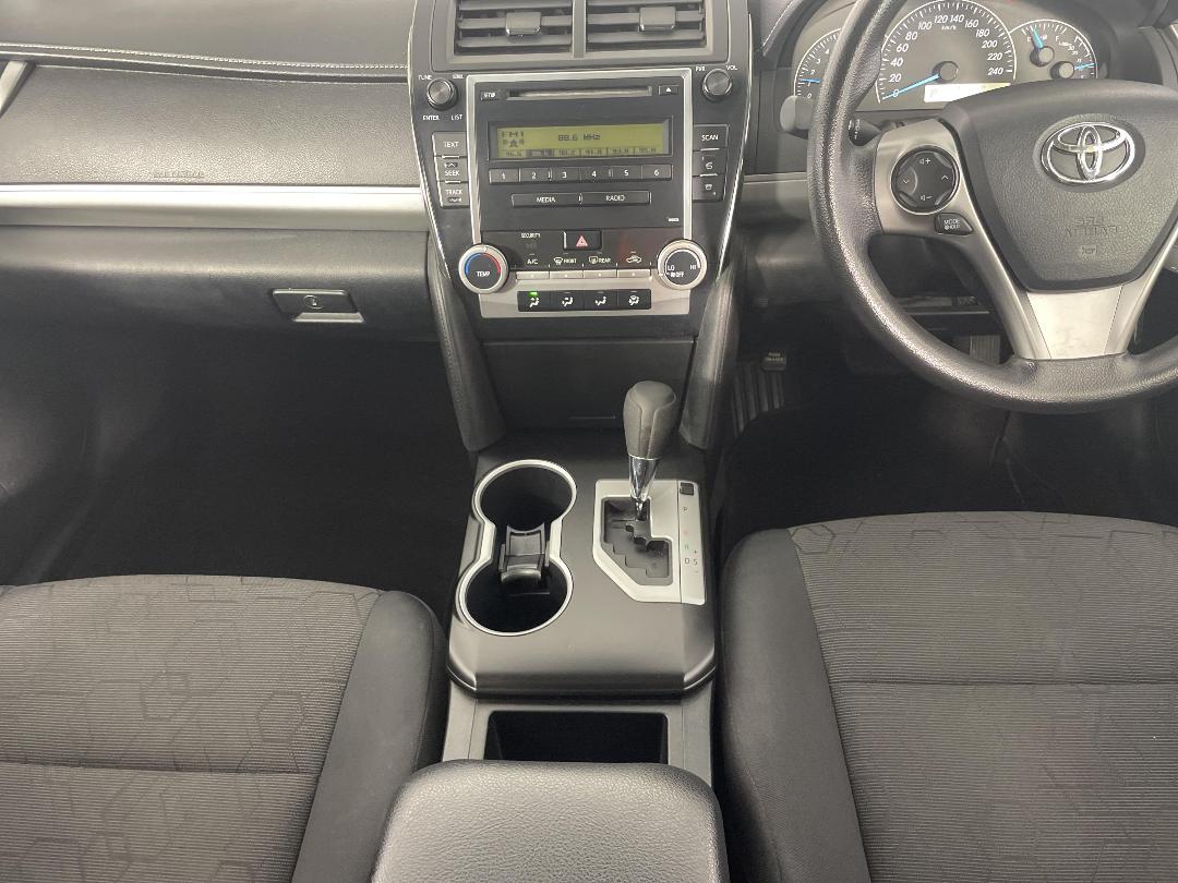 Photo '18' of Toyota Camry