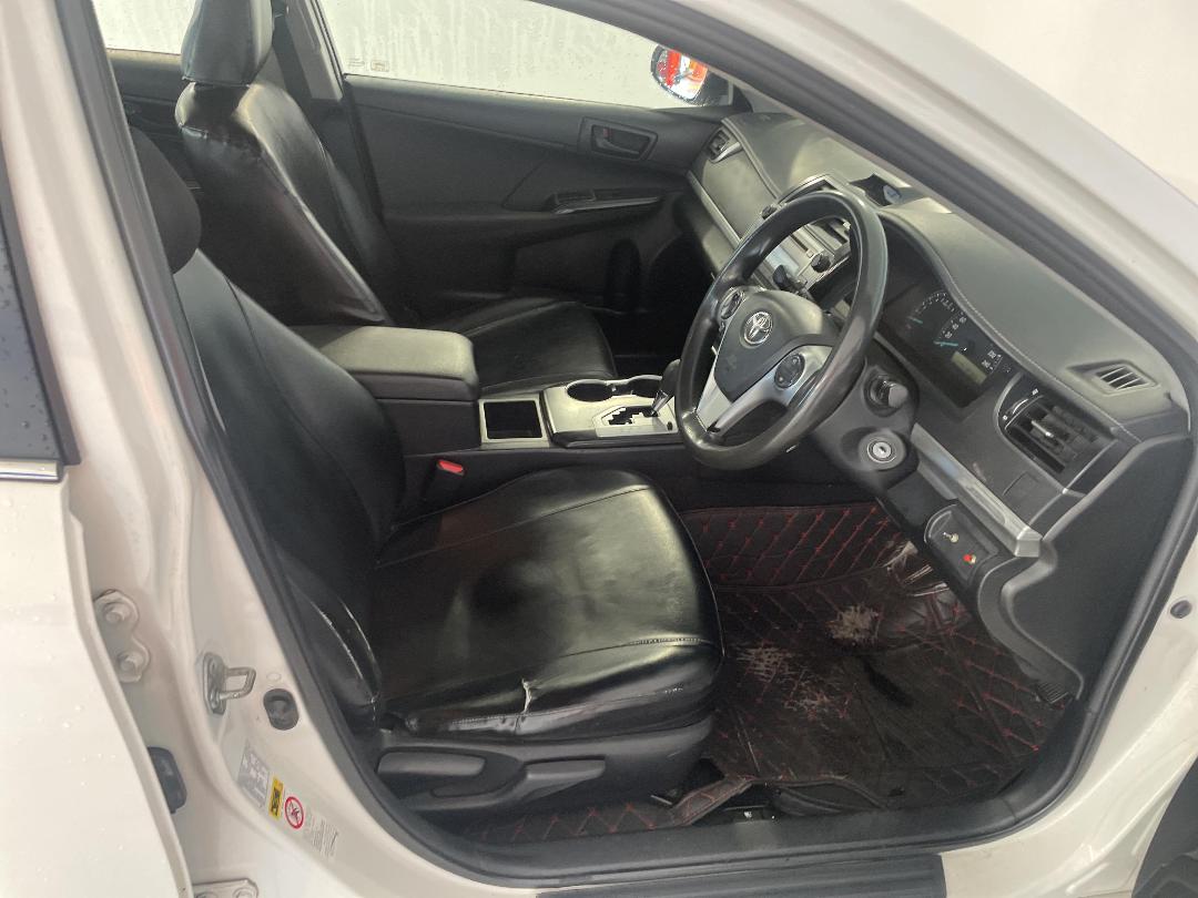 Photo '16' of Toyota Camry