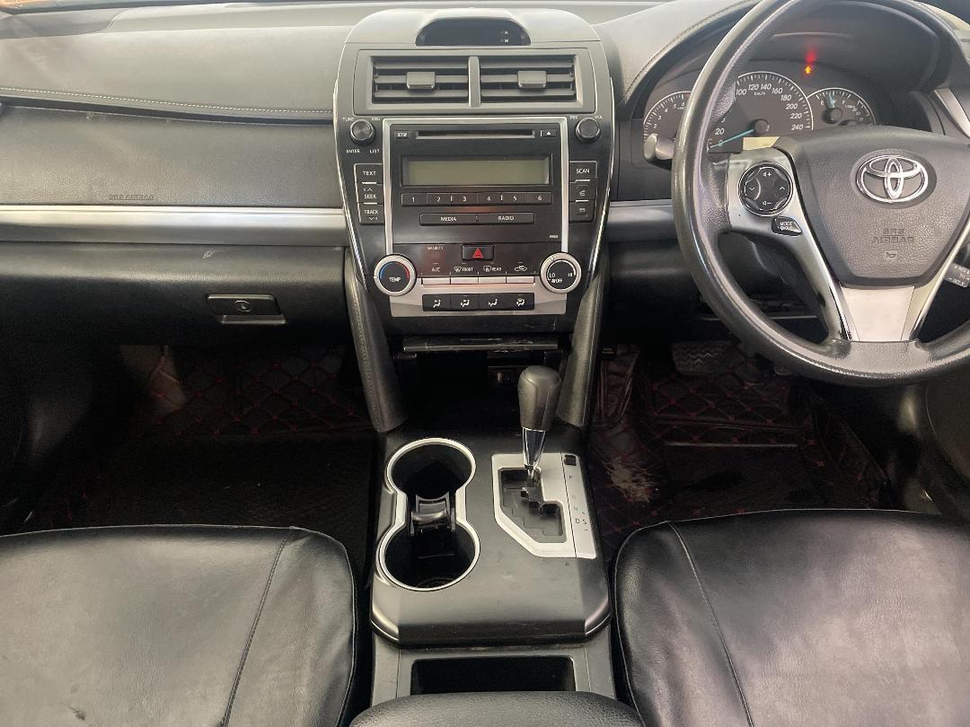 Photo '18' of Toyota Camry