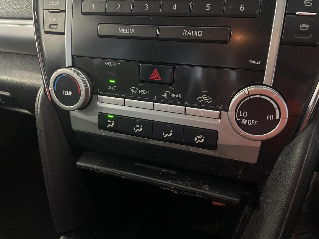 Photo '29' of Toyota Camry