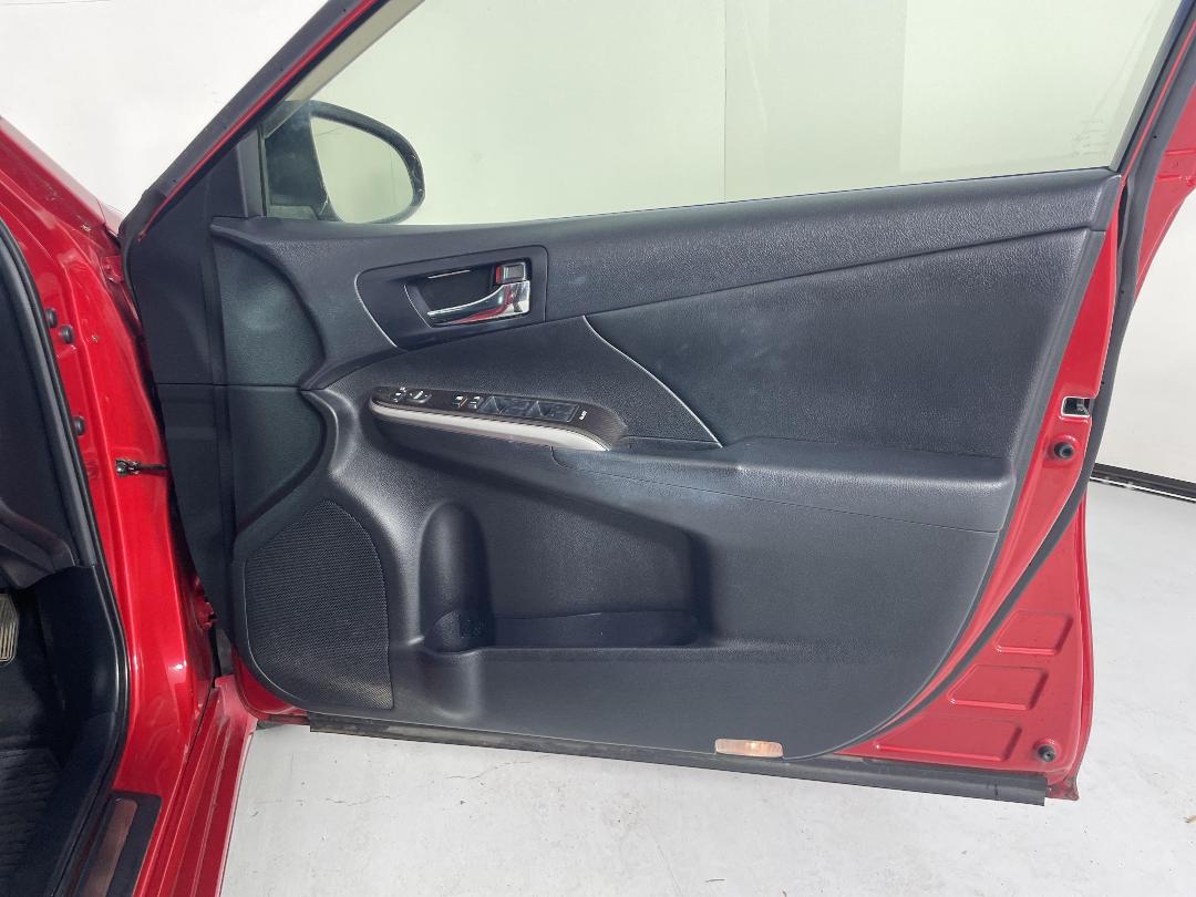 Photo '15' of Toyota Camry Photo '15' of Toyota Camry