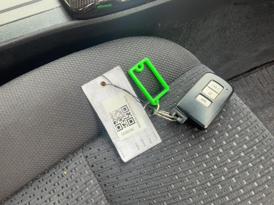 Photo '14' of Toyota Camry