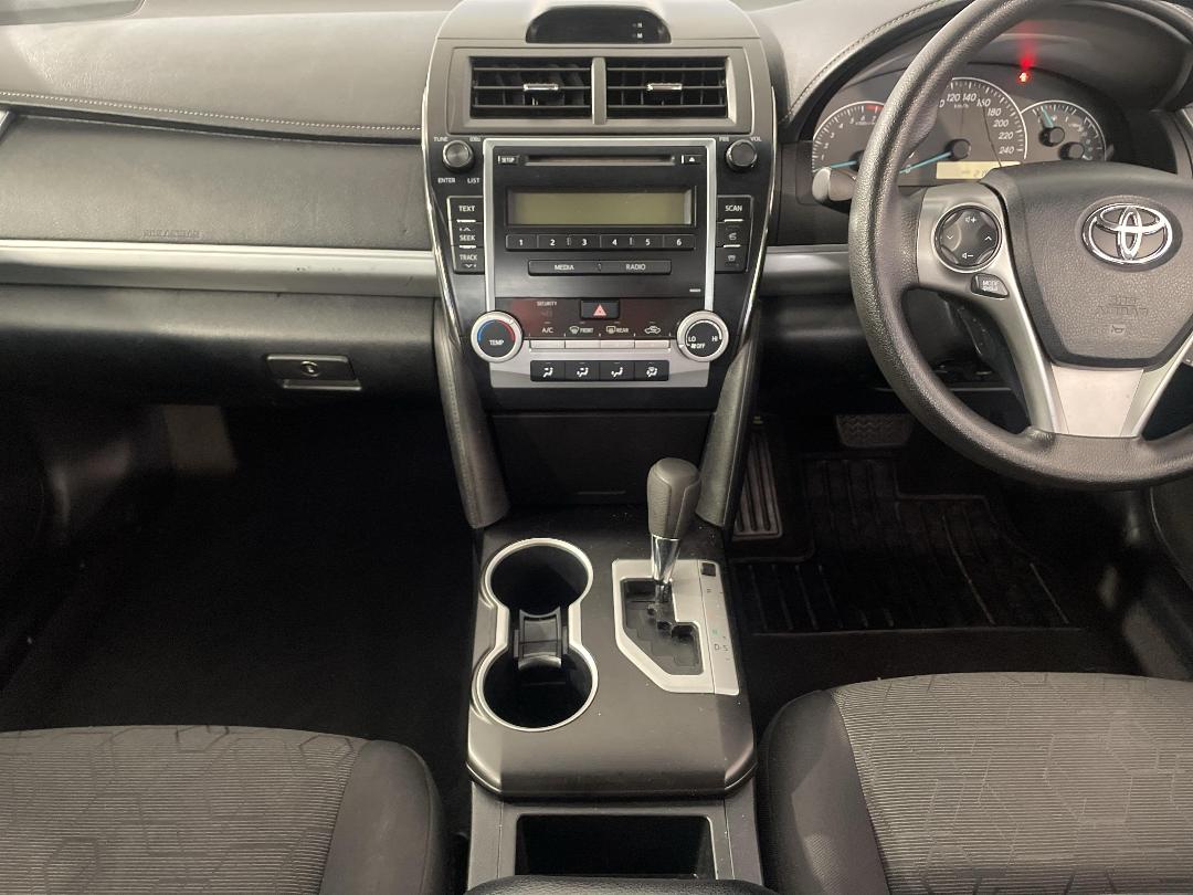 Photo '18' of Toyota Camry