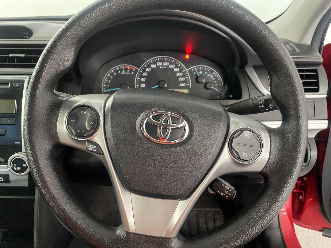 Photo '27' of Toyota Camry