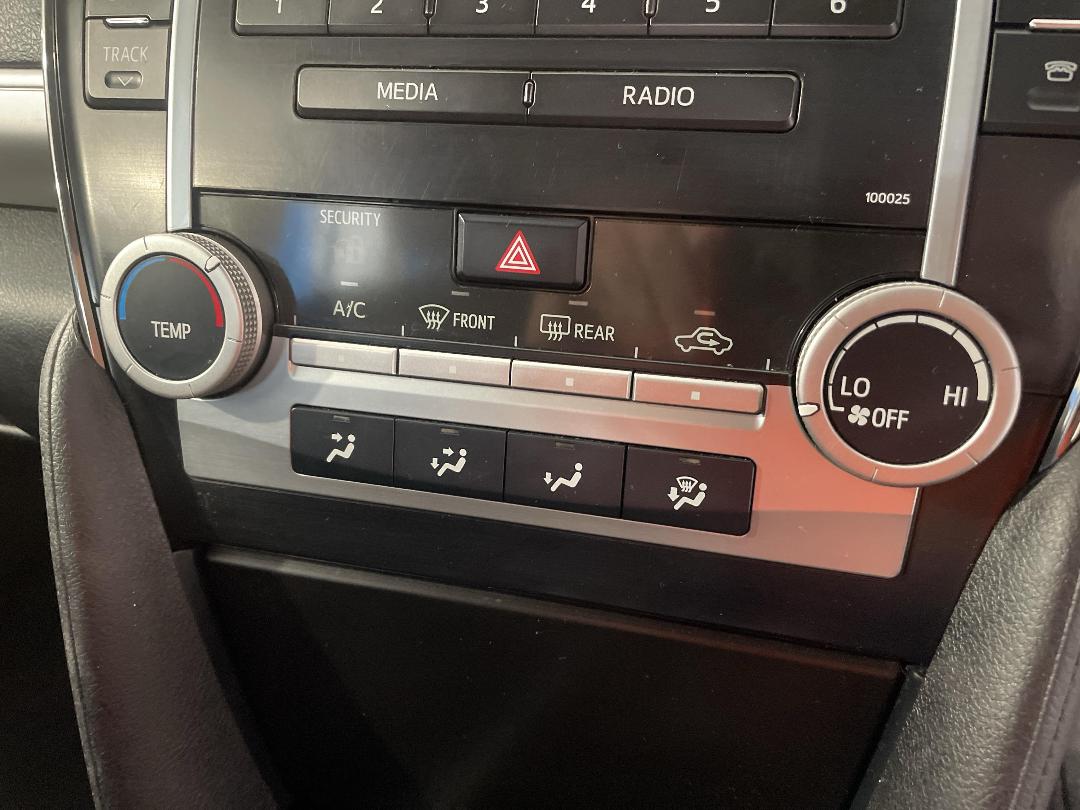 Photo '29' of Toyota Camry