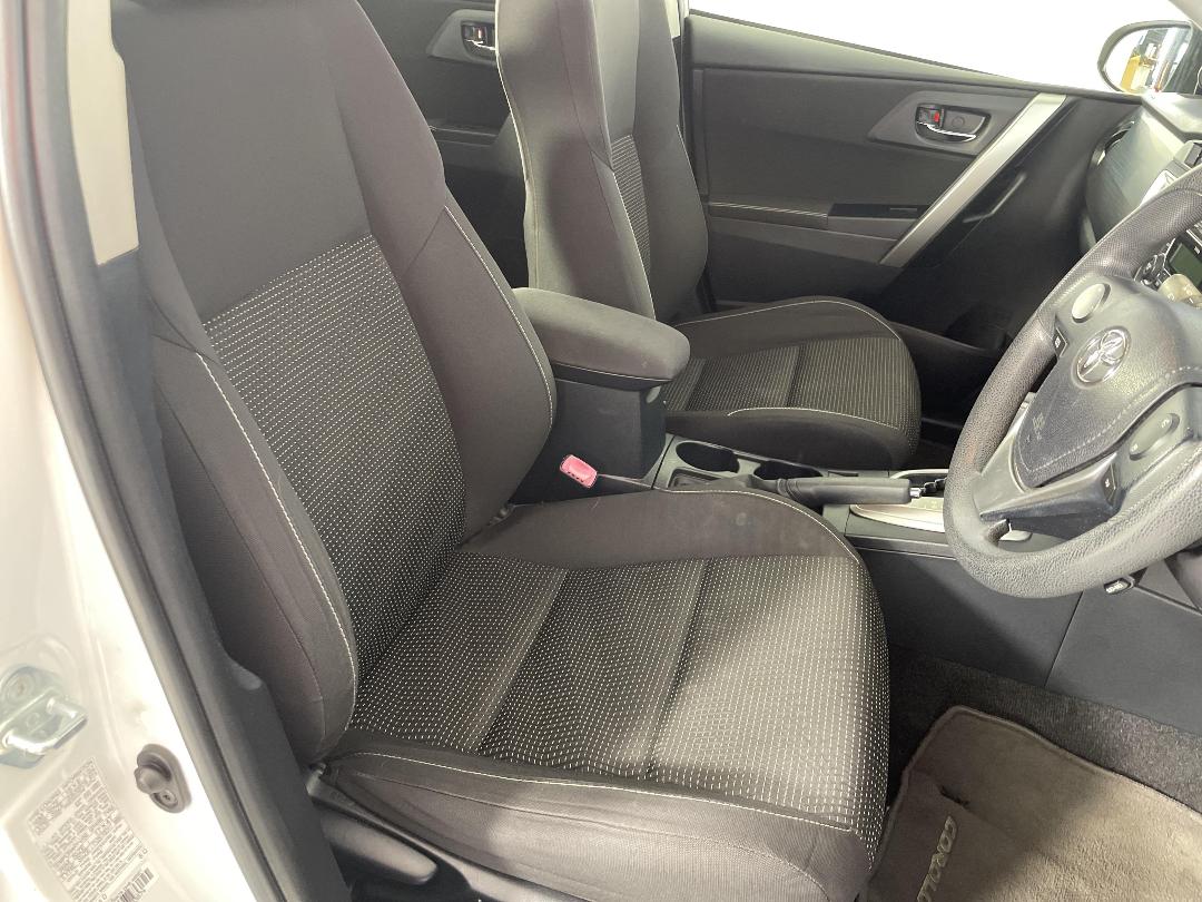 Photo '16' of Toyota Corolla Photo '16' of Toyota Corolla