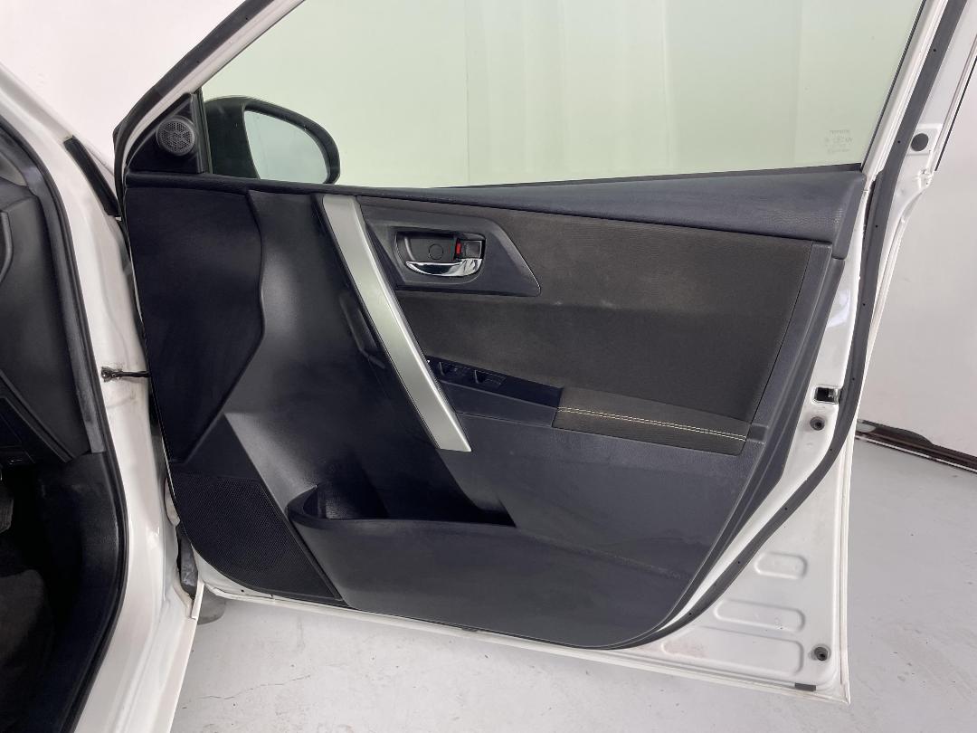 Photo '15' of Toyota Corolla Photo '15' of Toyota Corolla