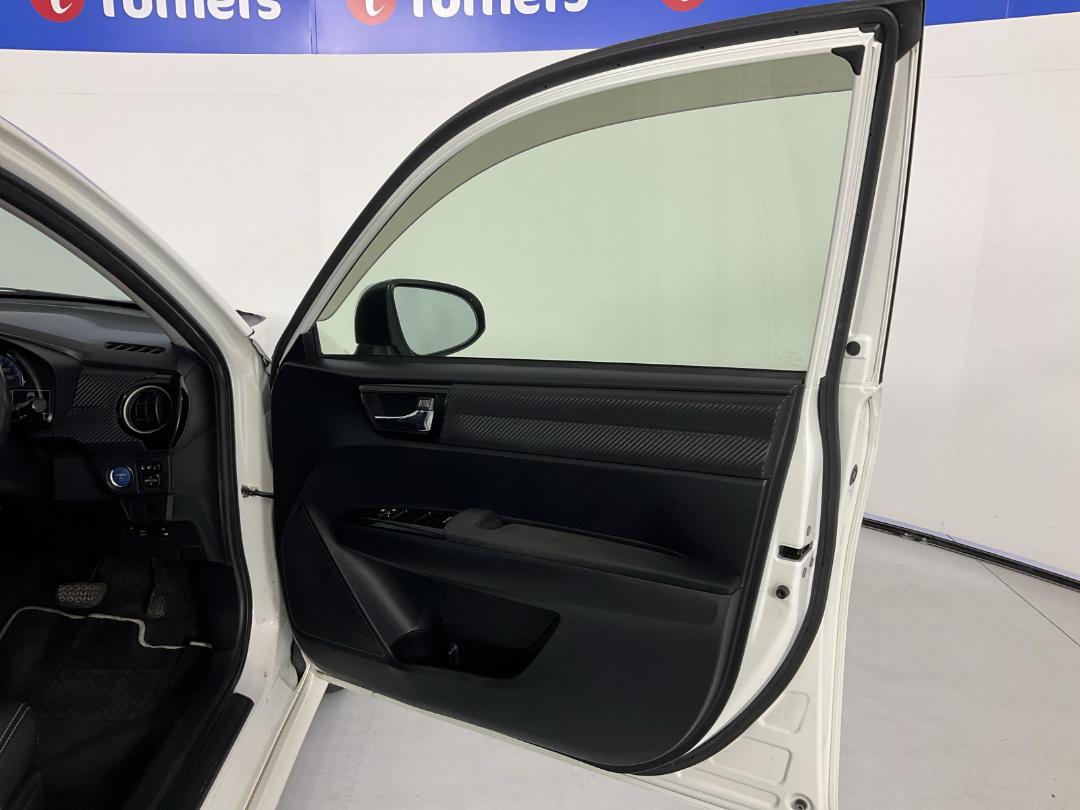 Photo '15' of Toyota Corolla Photo '15' of Toyota Corolla