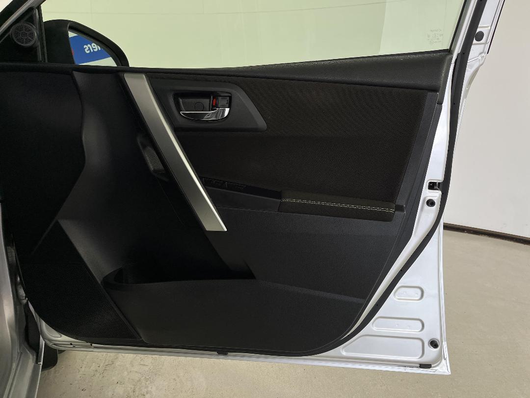 Photo '15' of Toyota Corolla Photo '15' of Toyota Corolla