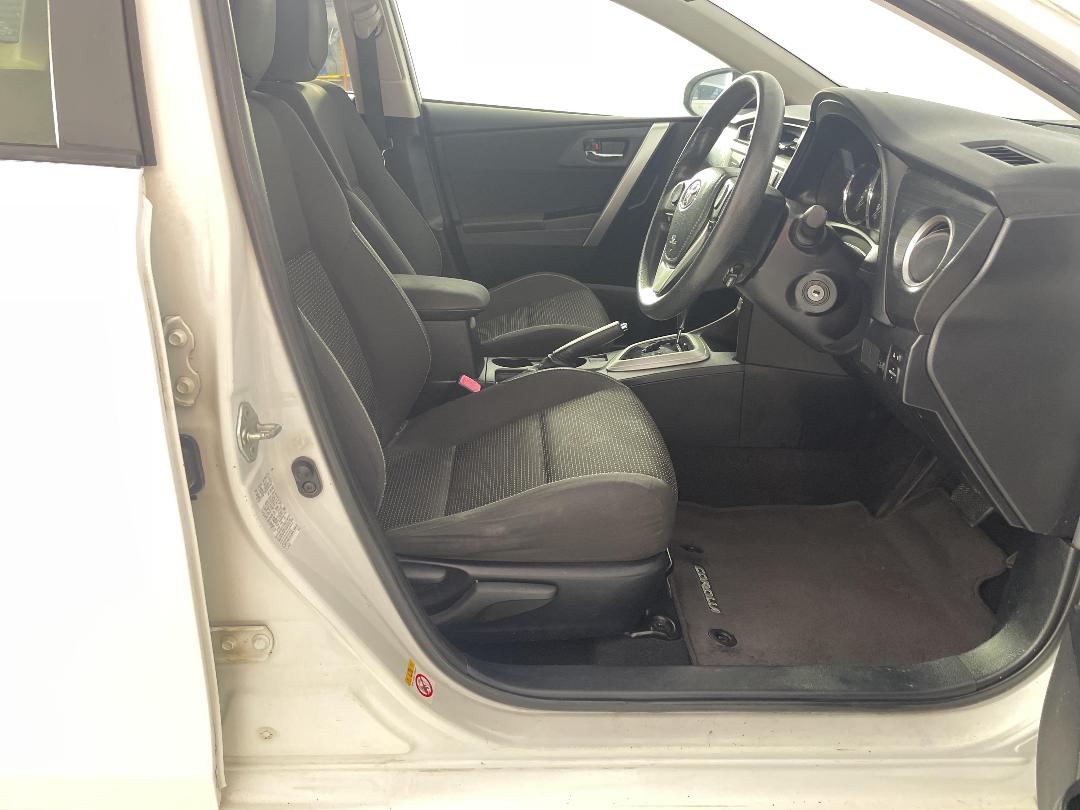 Photo '16' of Toyota Corolla