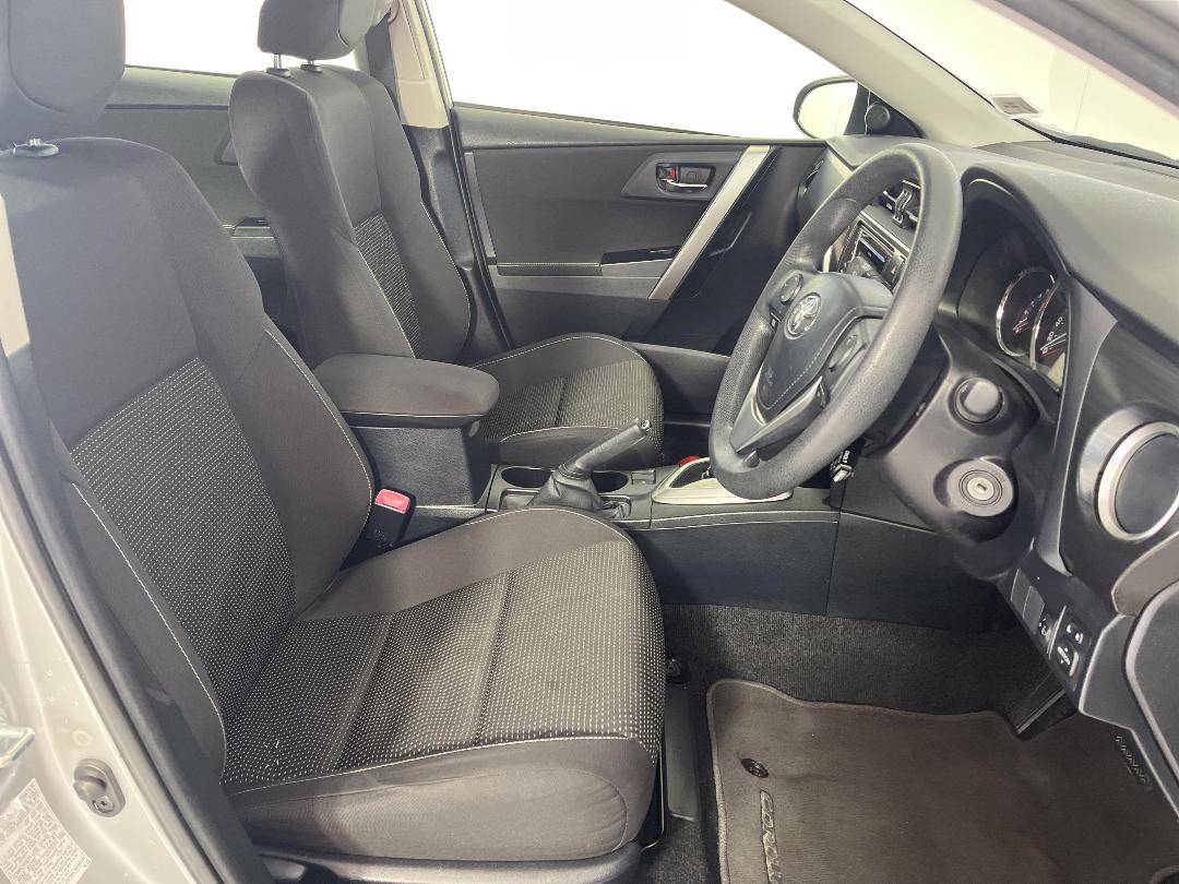 Photo '16' of Toyota Corolla