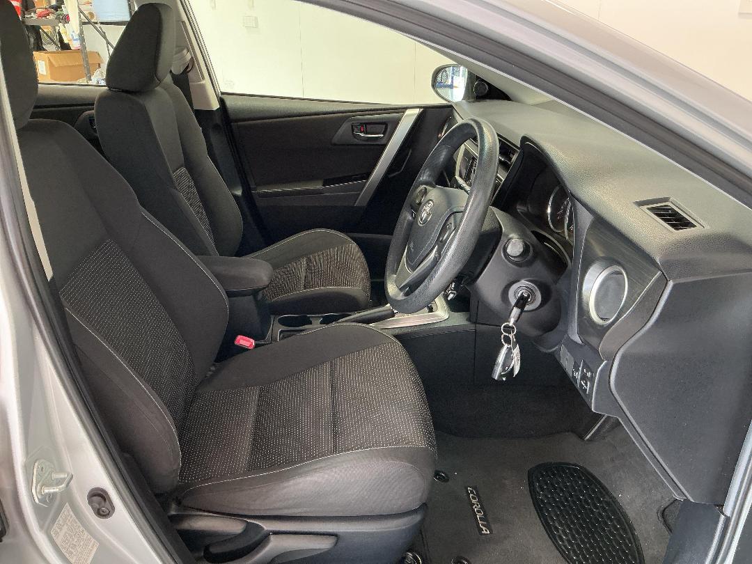 Photo '16' of Toyota Corolla