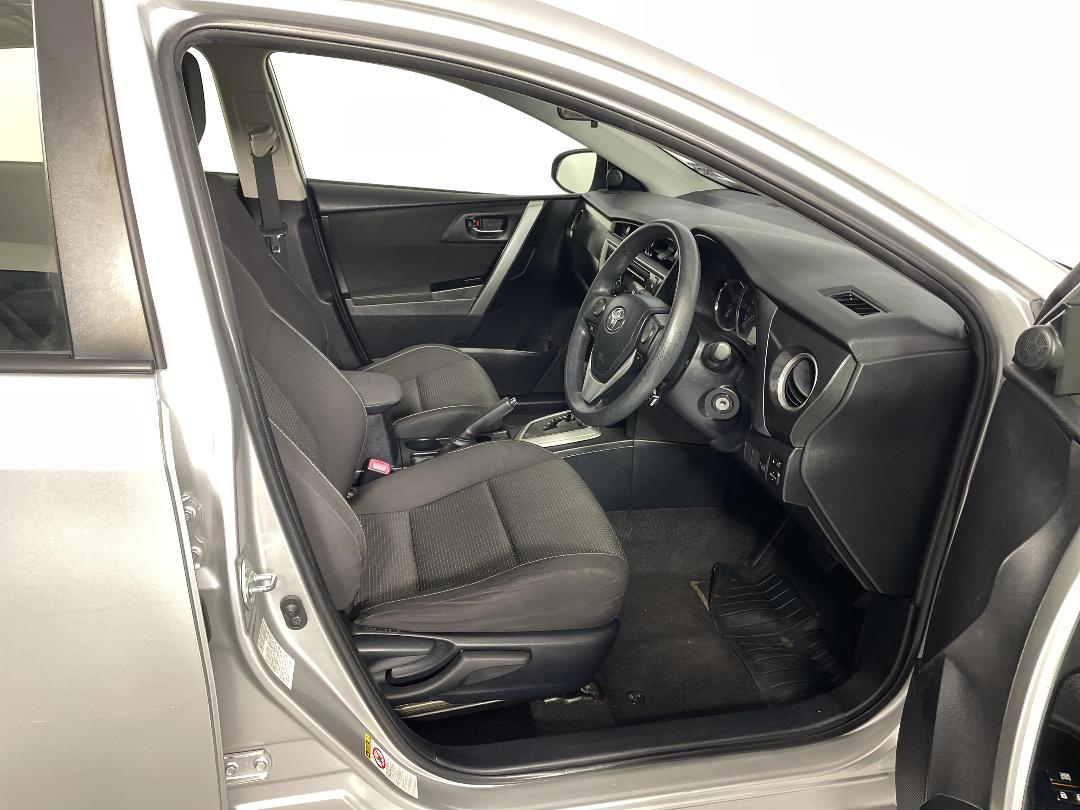 Photo '16' of Toyota Corolla