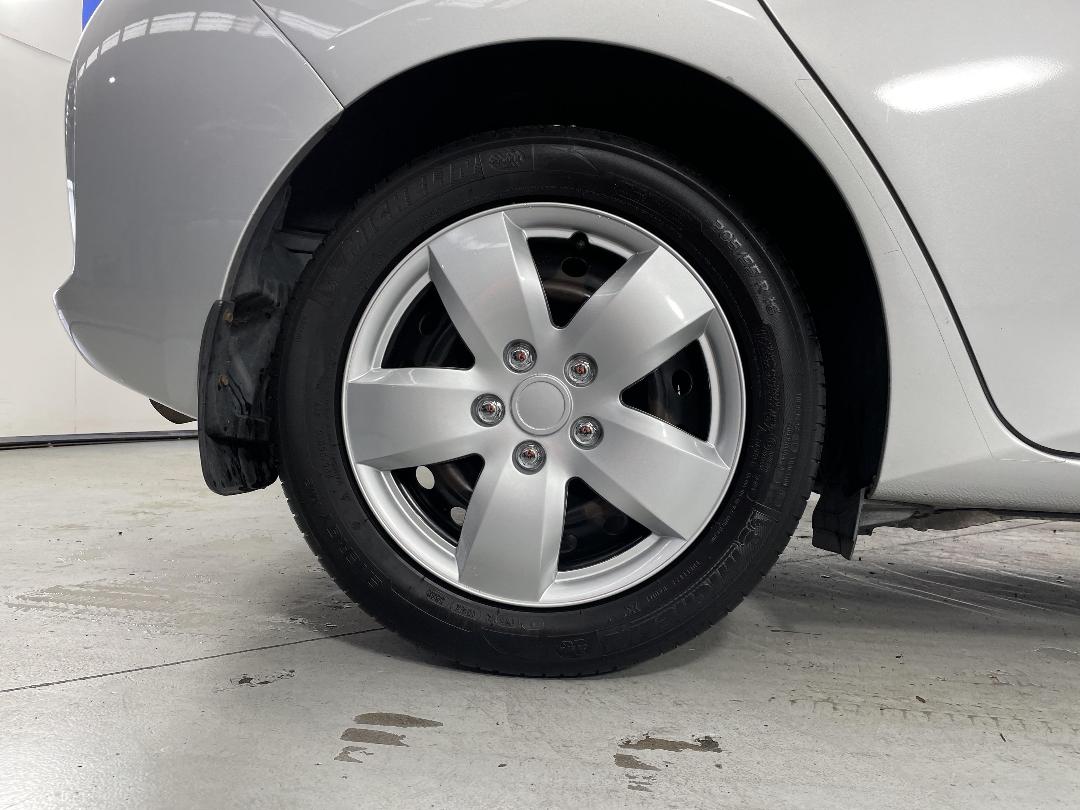 Photo '12' of Toyota Corolla