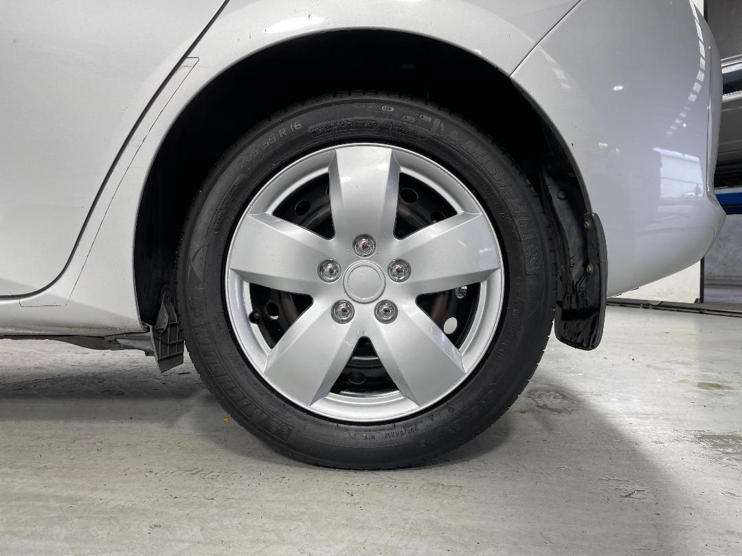 Photo '11' of Toyota Corolla