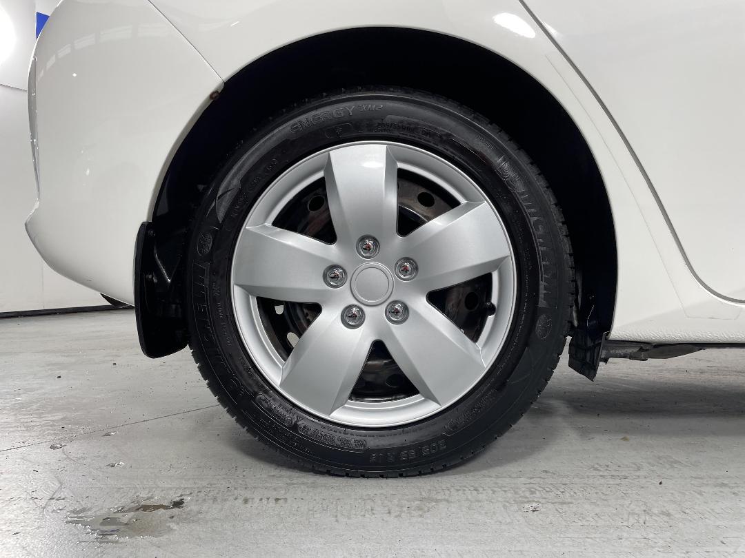 Photo '12' of Toyota Corolla