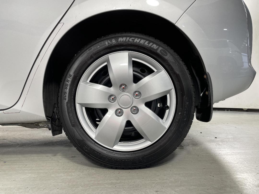 Photo '11' of Toyota Corolla