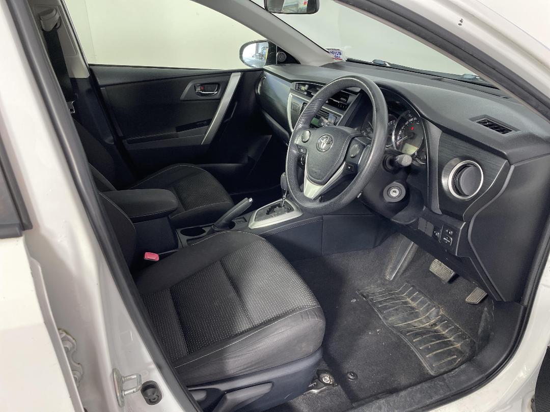 Photo '16' of Toyota Corolla