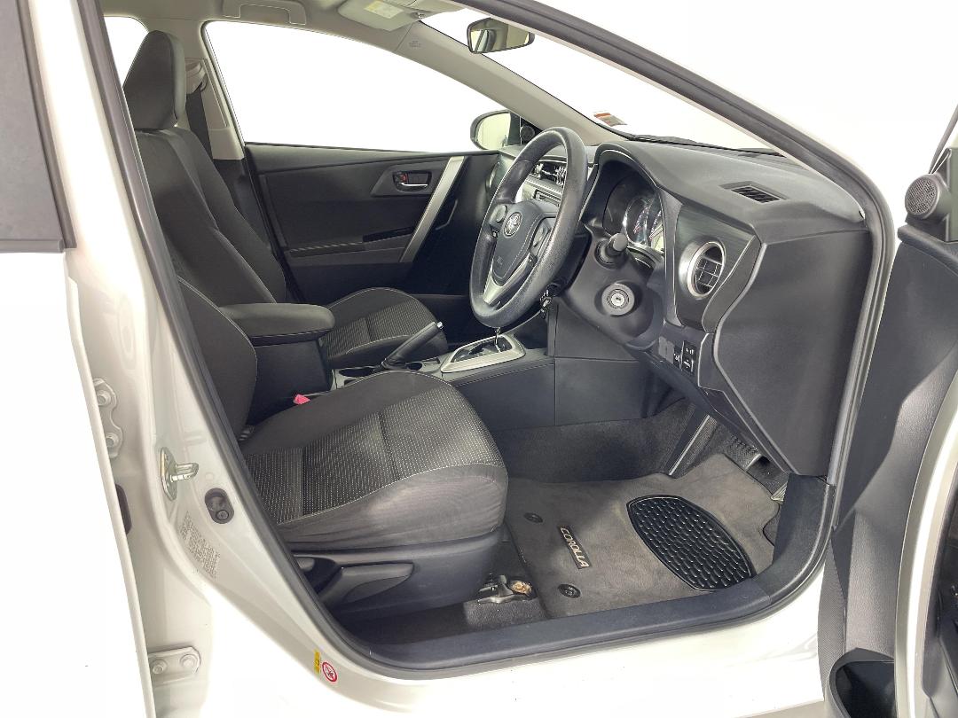 Photo '16' of Toyota Corolla