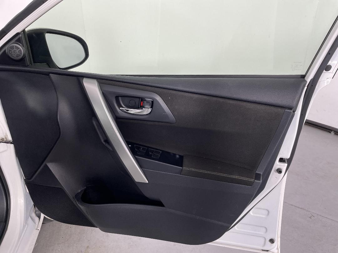 Photo '15' of Toyota Corolla Photo '15' of Toyota Corolla