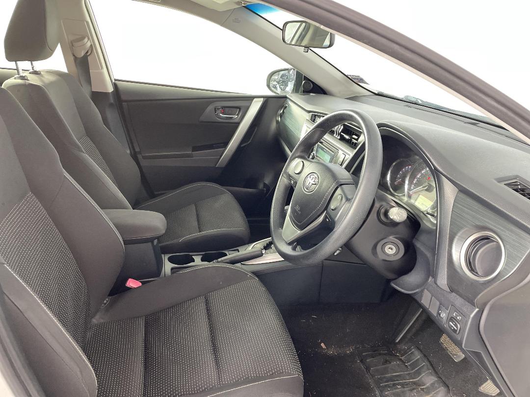 Photo '16' of Toyota Corolla Photo '16' of Toyota Corolla