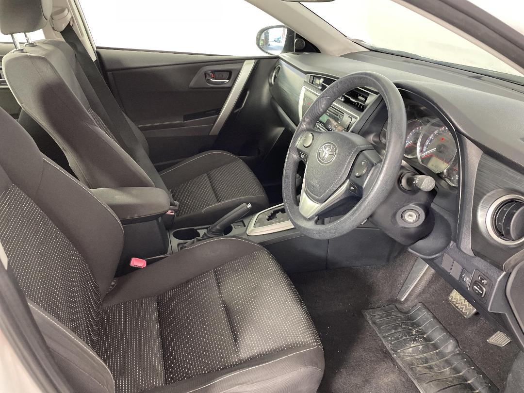 Photo '16' of Toyota Corolla Photo '16' of Toyota Corolla