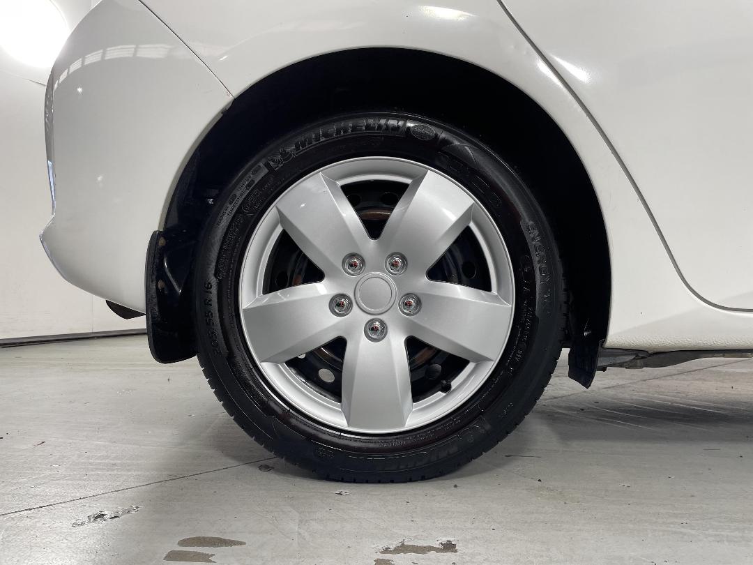 Photo '12' of Toyota Corolla