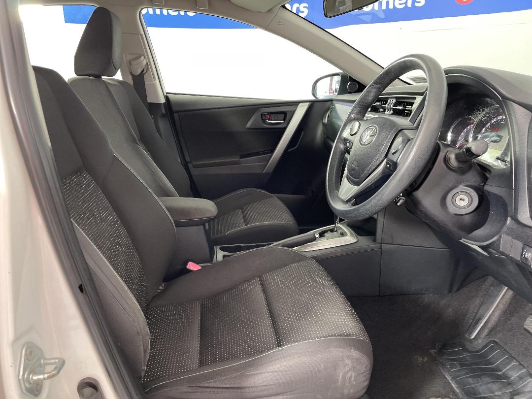 Photo '16' of Toyota Corolla