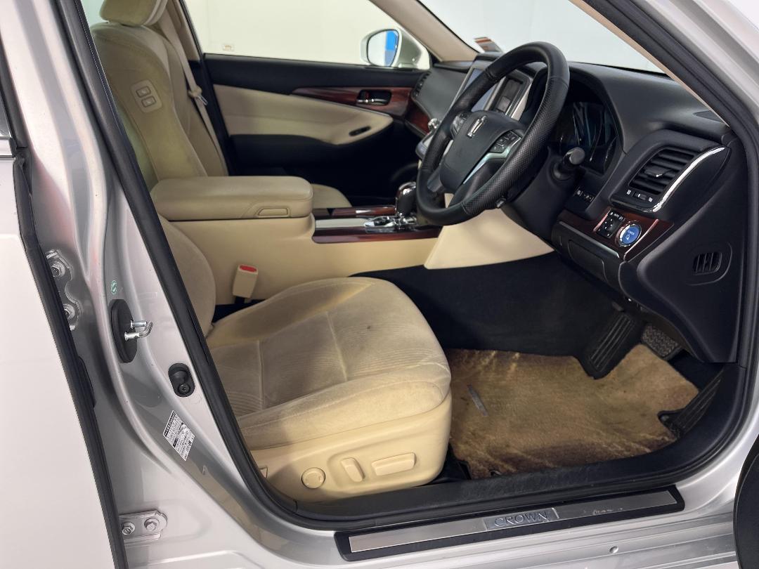 Photo '16' of Toyota Crown