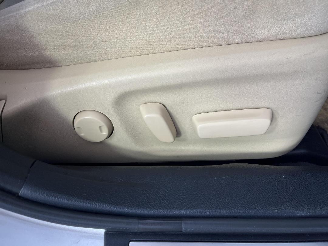 Photo '28' of Toyota Crown