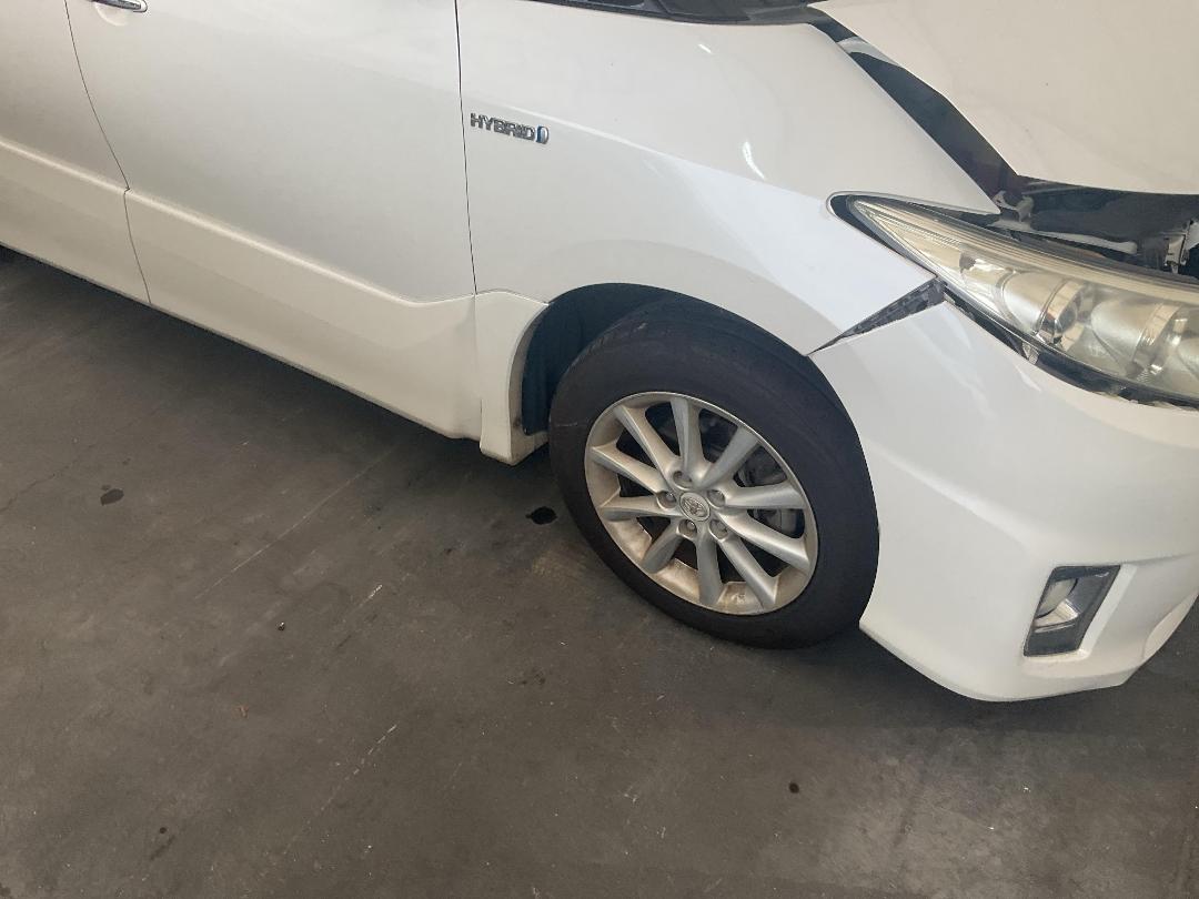 Photo '2' of Toyota Estima Hybrid