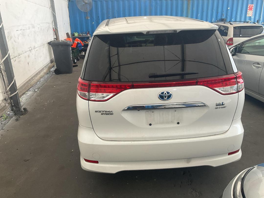 Photo '11' of Toyota Estima Hybrid