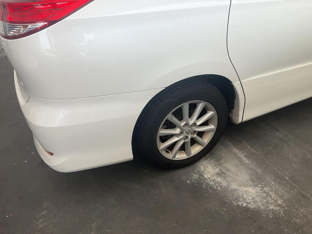 Photo '13' of Toyota Estima Hybrid