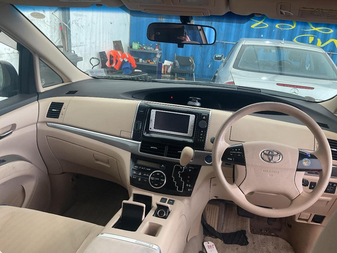 Photo '22' of Toyota Estima Hybrid