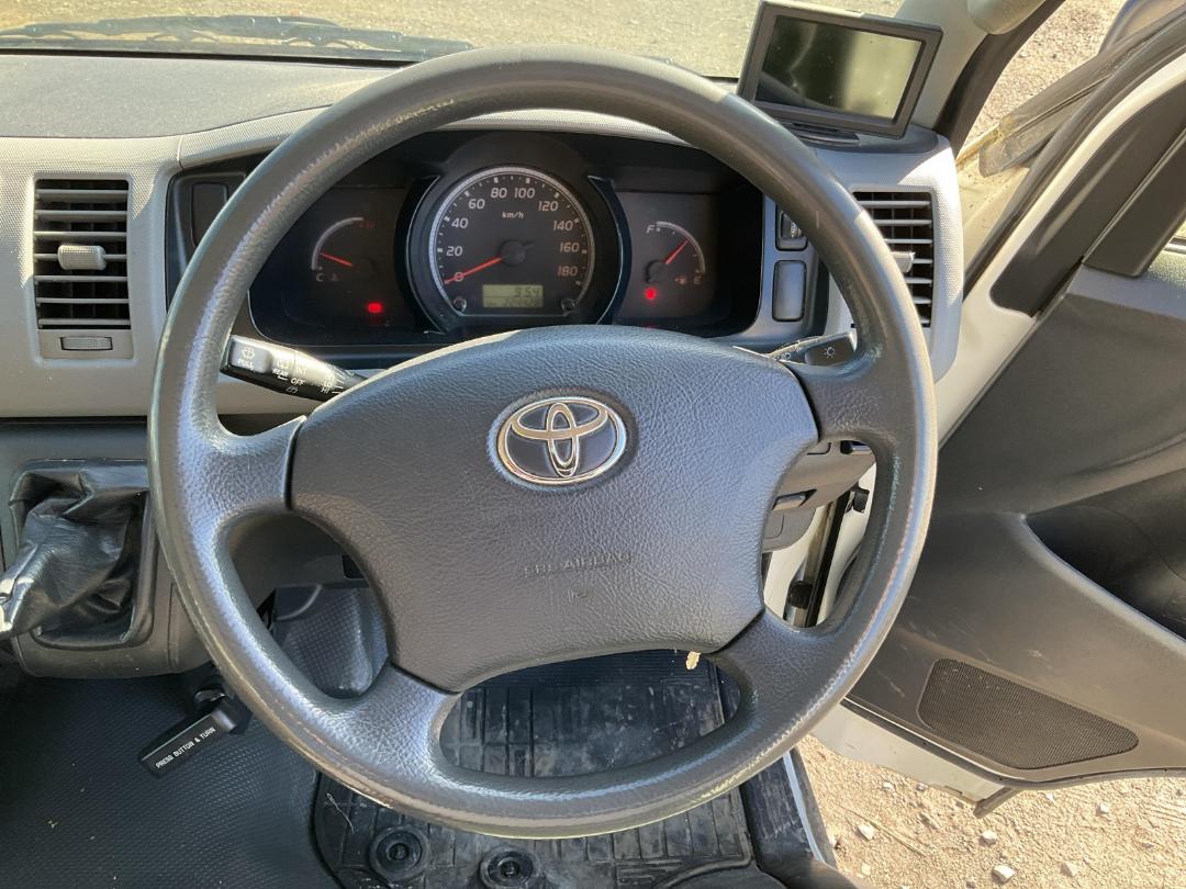 Photo '18' of Toyota Hiace Van Photo '18' of Toyota Hiace Van