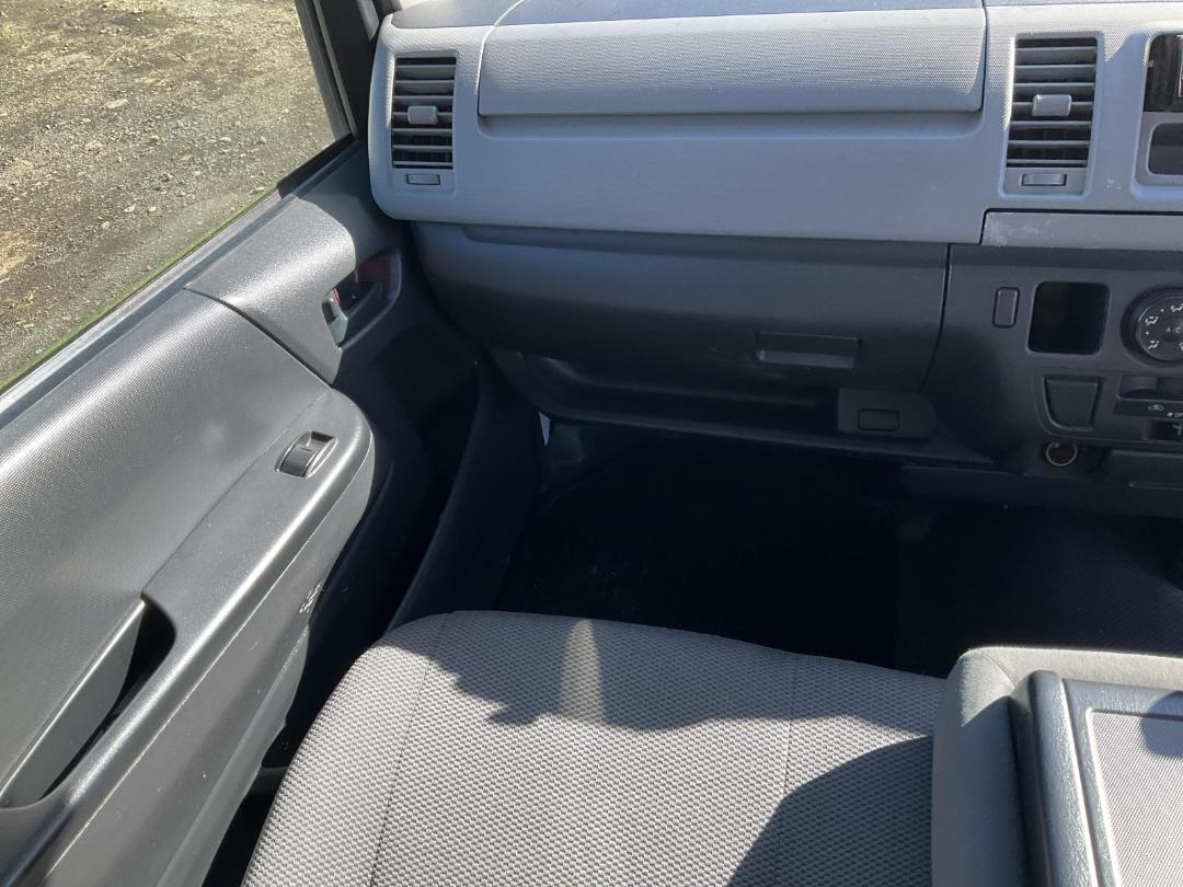 Photo '19' of Toyota Hiace Van Photo '19' of Toyota Hiace Van