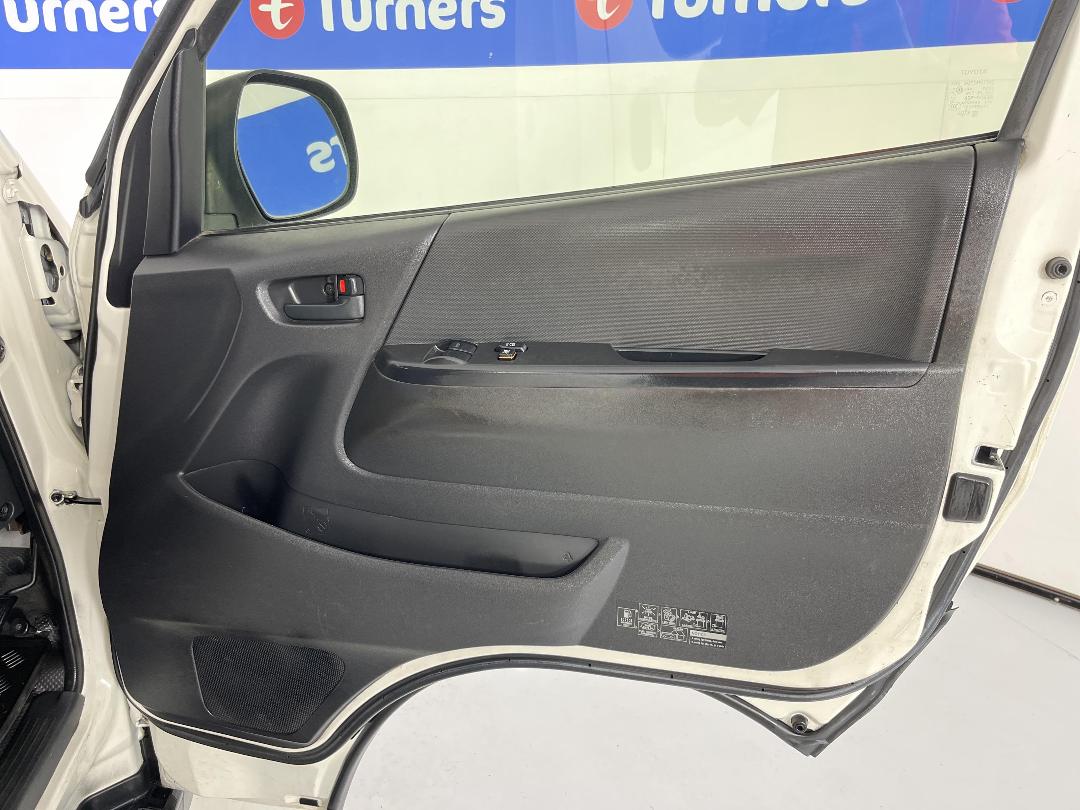 Photo '15' of Toyota Hiace Photo '15' of Toyota Hiace