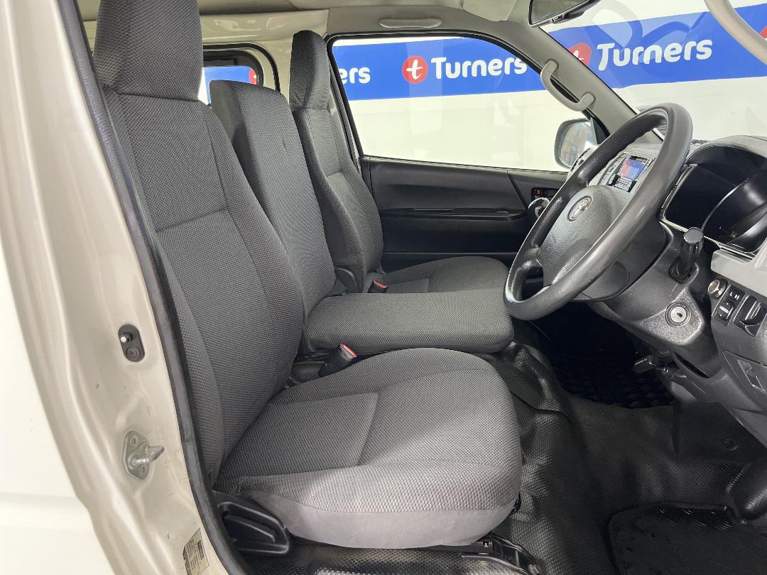 Photo '16' of Toyota Hiace Photo '16' of Toyota Hiace