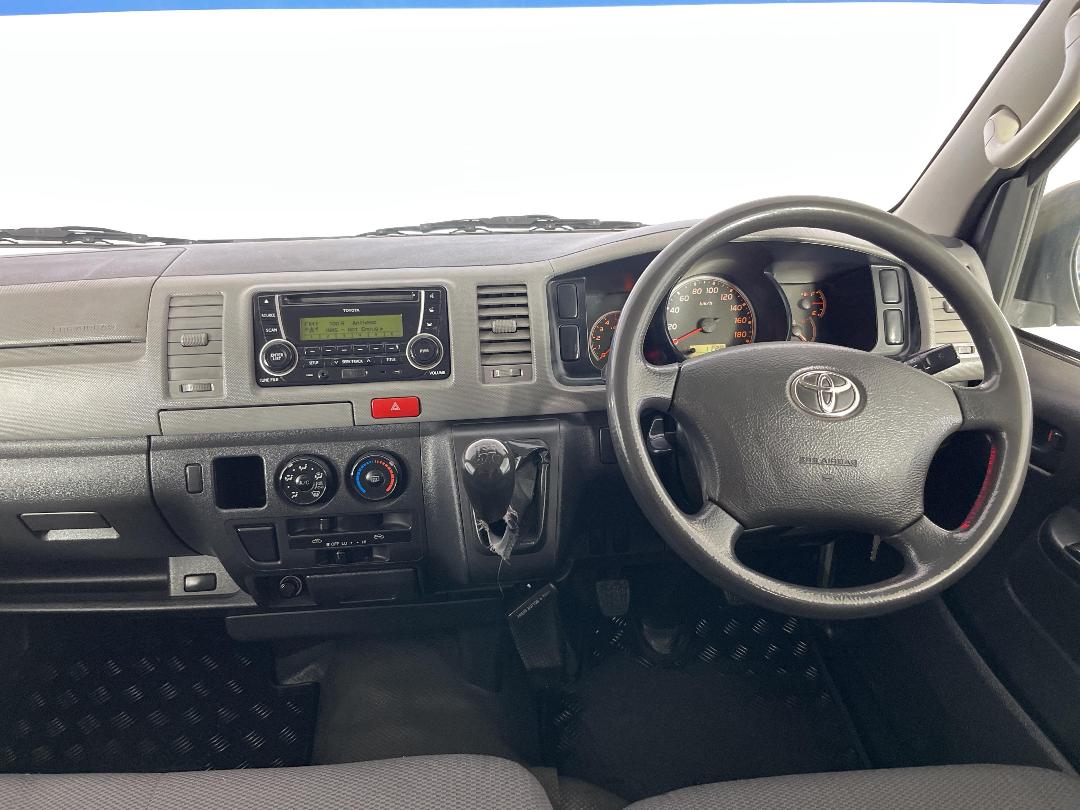 Photo '17' of Toyota Hiace Photo '17' of Toyota Hiace