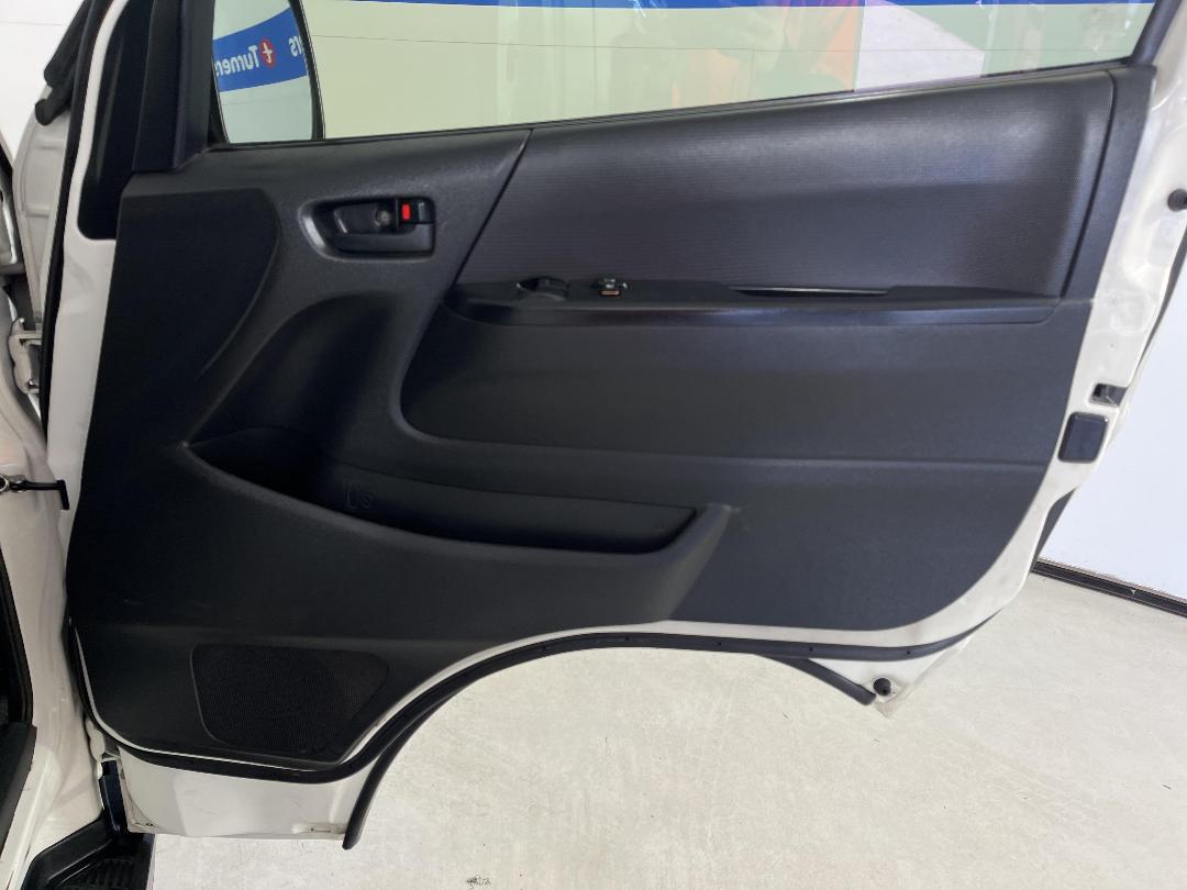 Photo '15' of Toyota Hiace Photo '15' of Toyota Hiace